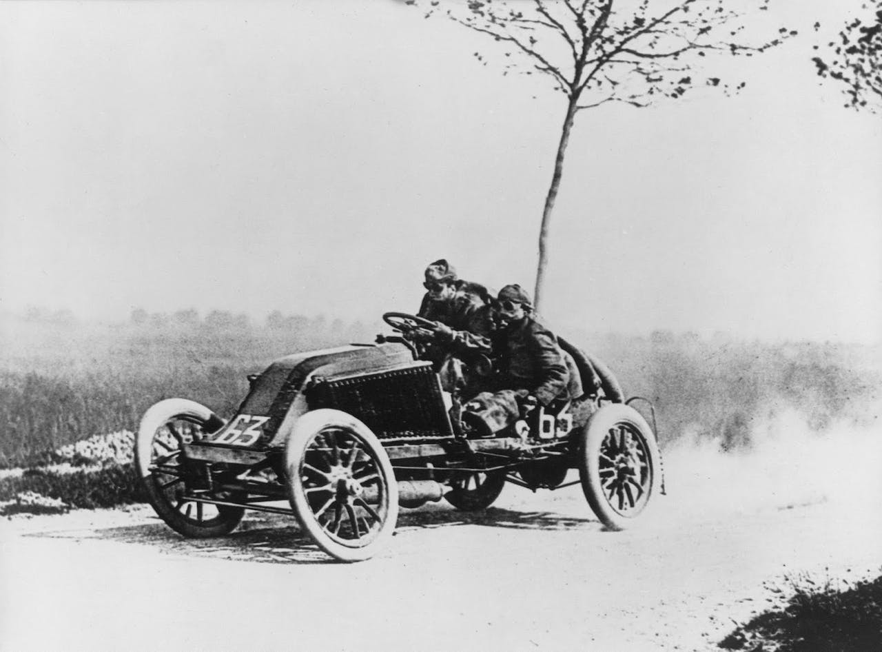 Primera carrera coches